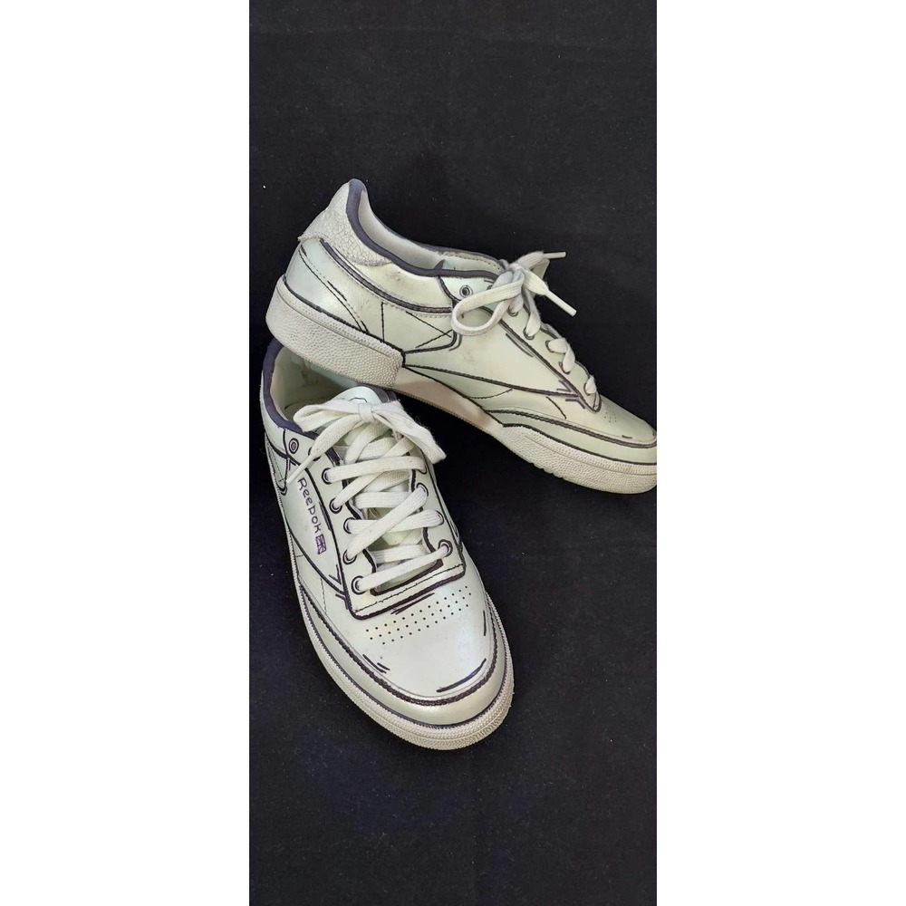 Womens Reebok Club CN5658 Sneakers Light Olive with Black Outlines Size 7.5